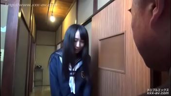 คุณลุงจอมหื่นหลอกกินตับสาวนักเรียนข้างห้อง - หนังโป๊เย็ด.COM