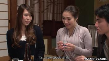 หนังavญี่ปุ่นคัดเด็ดๆ ชวนเพื่อนบ้านมากินข้าวเย็ดแล้วสวิงกิ้ง แลกเมียกันเย็ด - หนังโป๊เย็ด.COM